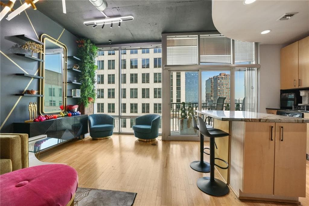 1 bedroom, 1 bathroom condominium sold at 943 Peachtree Street 1603, Atlanta, GA 30309