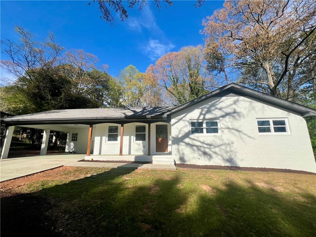 6 bedroom, 3 bathroom single family residence sold at 4651 S Roberts Drive, Sugar Hill, GA 30518