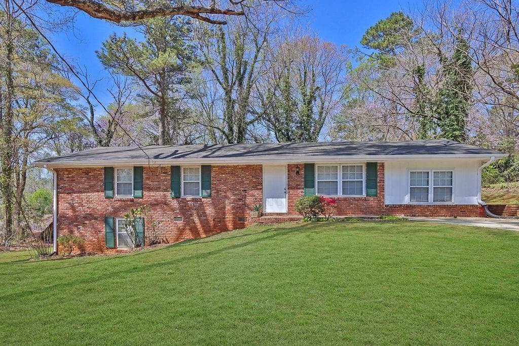 3 bedroom, 2 bathroom single family residence sold at 272 Colchester Drive, Stone Mountain, GA 30088