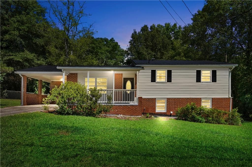 4 bedroom, 1 bathroom single family residence sold at 890 Chestnut Drive, Jackson, GA 30233