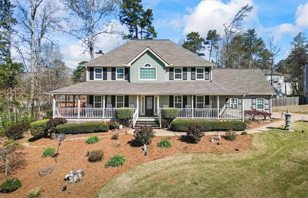 3 bedroom, 3 bathroom single family residence sold at 9549 Clear Lake Court, Douglasville, GA 30135