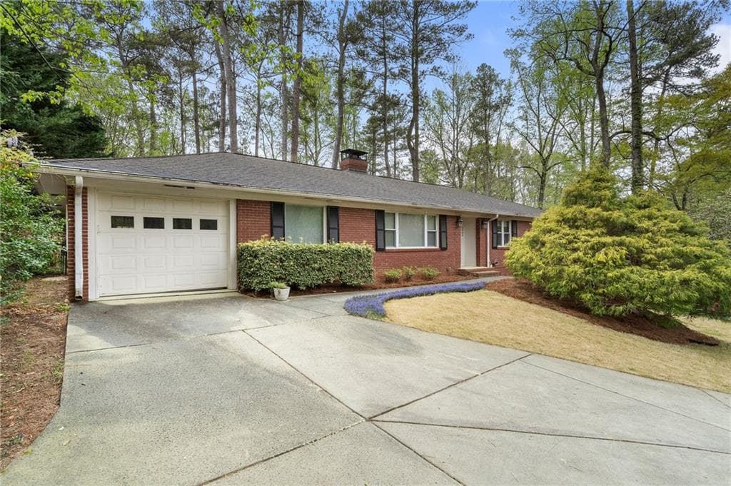 5 bedroom, 3 bathroom single family residence sold at 3200 W Roxboro Road, Atlanta, GA 30324