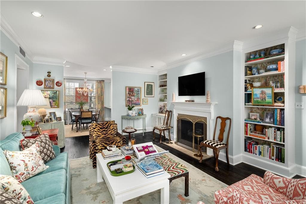 2 bedroom, 2 bathroom condominium sold at 2260 Peachtree Road D6, Atlanta, GA 30309