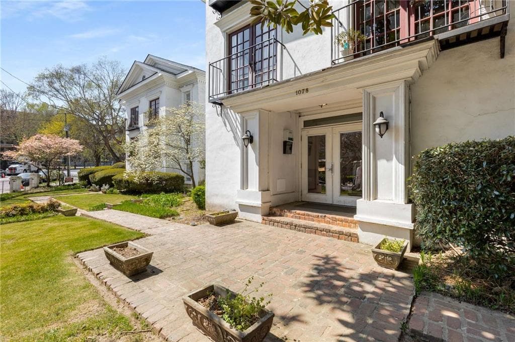 2 bedroom, 2 bathroom, 1,064 sq ft condominium sold at 1078 Piedmont Avenue 203, Atlanta, GA 30309