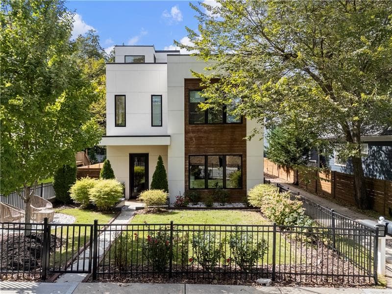 4 bedroom, 3 bathroom single family residence sold at 139A Walthall Street, Atlanta, GA 30316