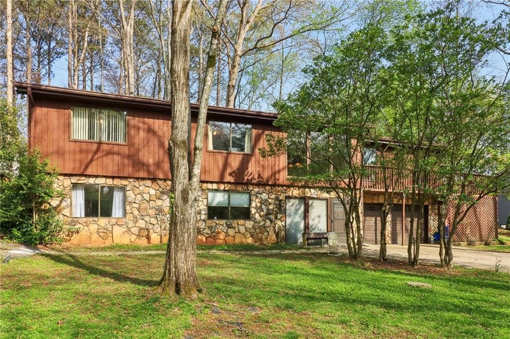 5 bedroom, 3 bathroom single family residence sold at 3100 Meadow Drive, Marietta, GA 30062