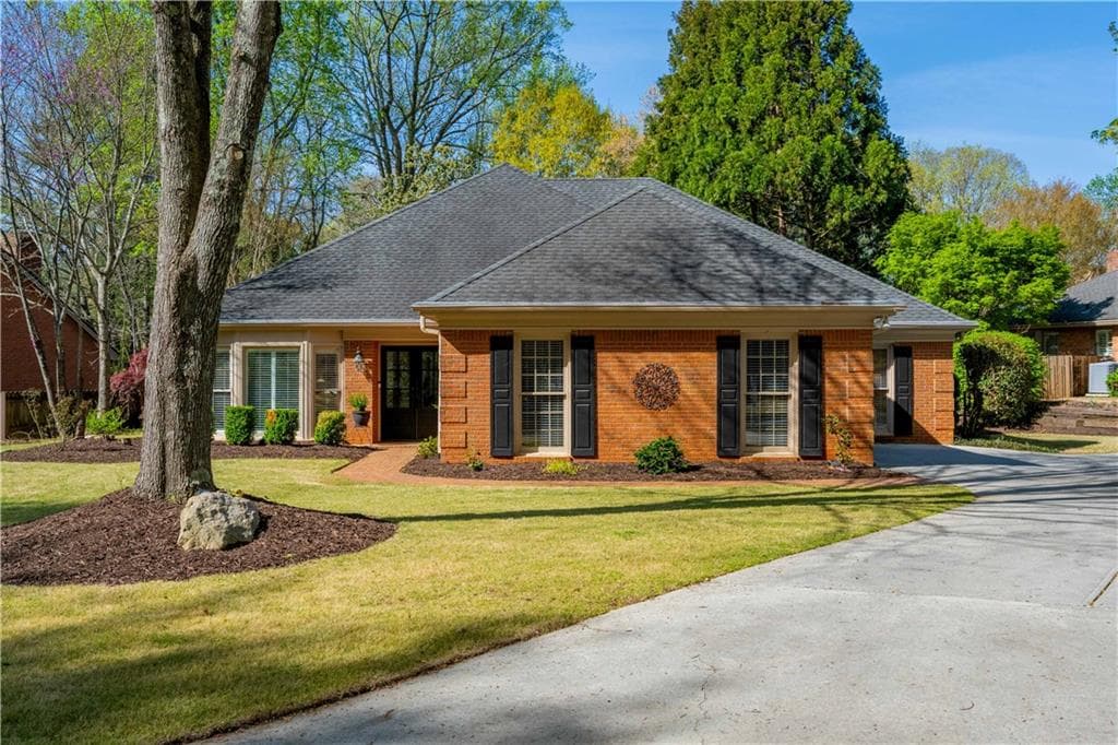 3 bedroom, 4 bathroom single family residence sold at 440 N Farm Drive, Alpharetta, GA 30004