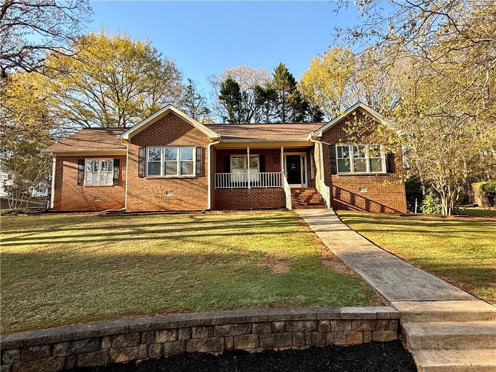3 bedroom, 2 bathroom single family residence sold at 190 Autumnwood Avenue, Athens, GA 30606