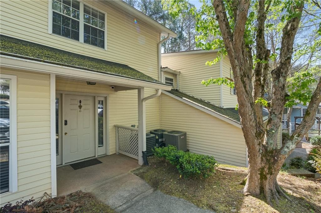 2 bedroom, 3 bathroom condominium sold at 6810-G Glenridge Drive, Atlanta, GA 30328