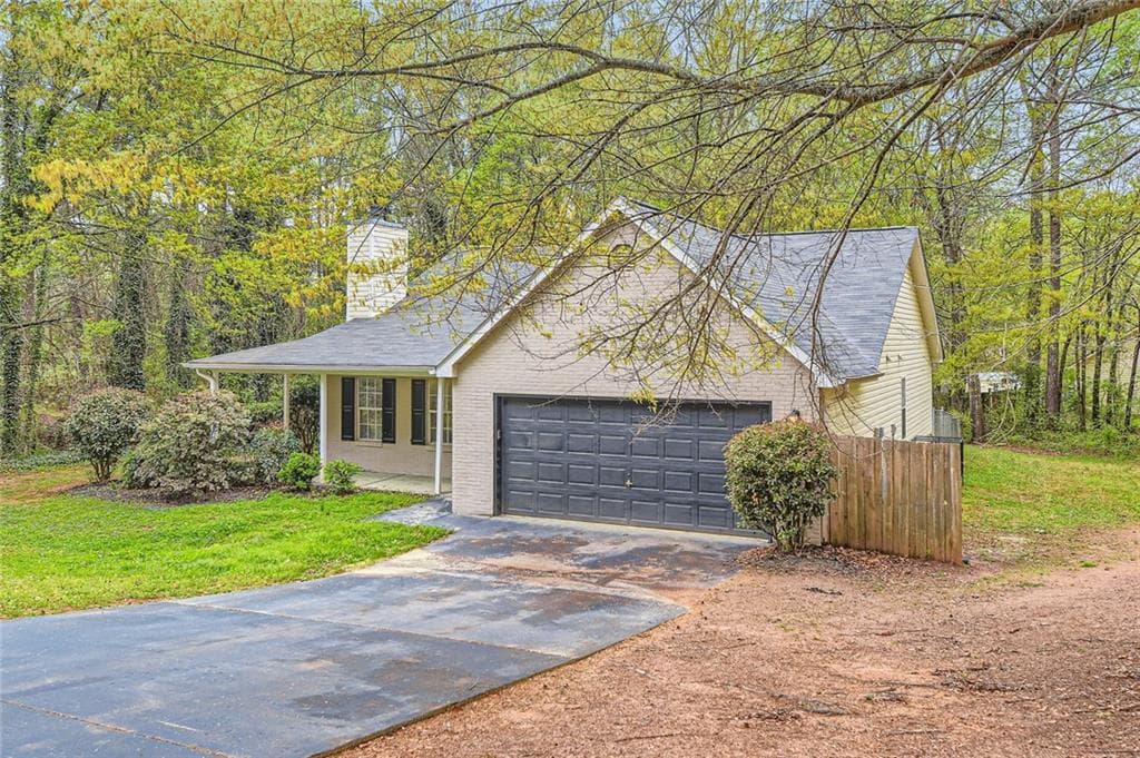 3 bedroom, 2 bathroom single family residence sold at 305 Ponderosa Trail, Jackson, GA 30233