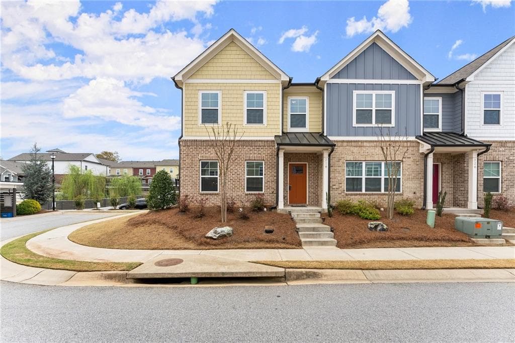 3 bedroom, 3 bathroom townhouse sold at 218 Perry Point Run, Lawrenceville, GA 30046
