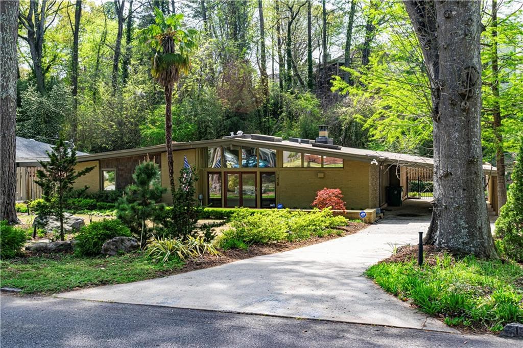 3 bedroom, 2 bathroom single family residence sold at 1428 Brook Valley Lane, Atlanta, GA 30324