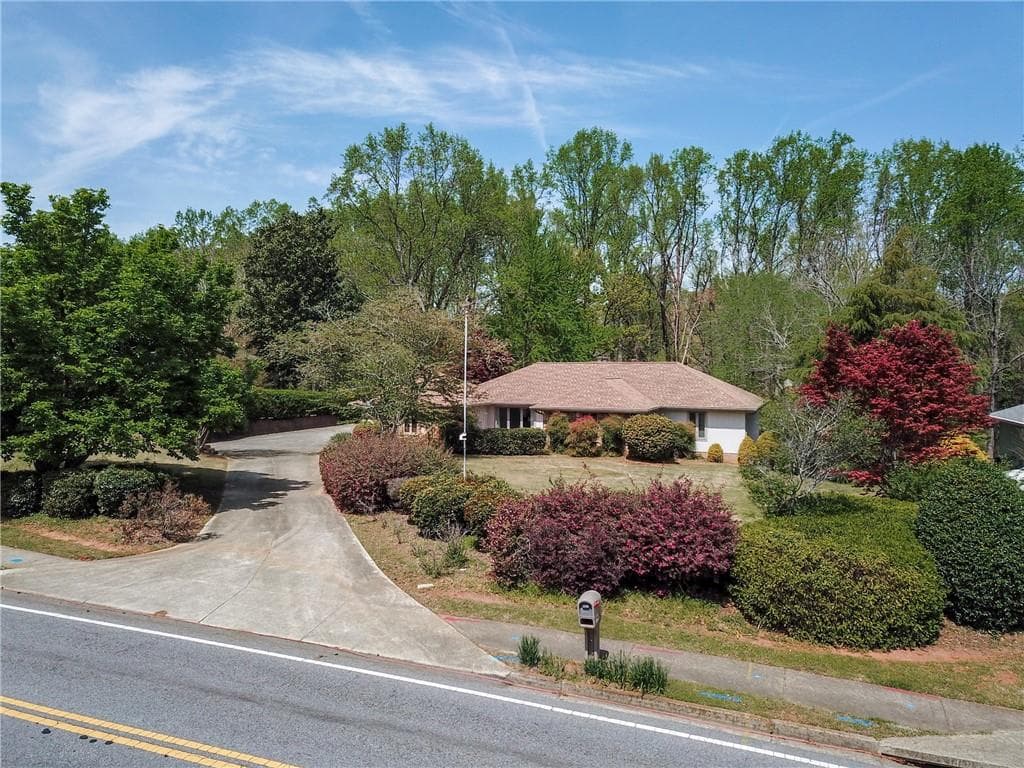 3 bedroom, 3 bathroom single family residence sold at 660 Hembree Road, Roswell, GA 30076