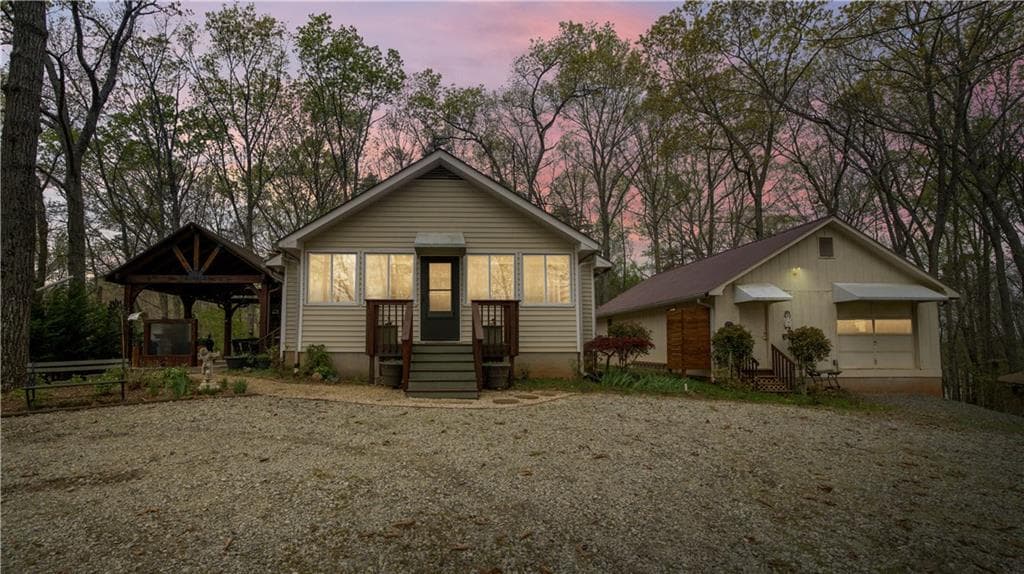 2 bedroom, 1 bathroom, 1,080 sq ft single family residence sold at 5 Colonial Club Drive, Acworth, GA 30102