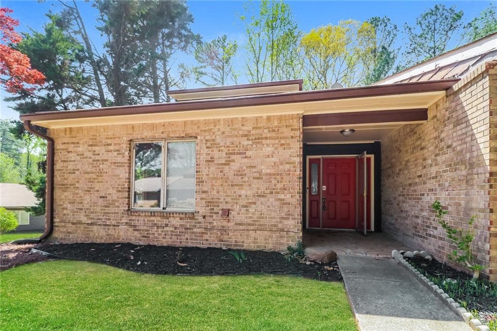 3 bedroom, 3 bathroom townhouse sold at 1603 Circlestone Drive, Stone Mountain, GA 30088