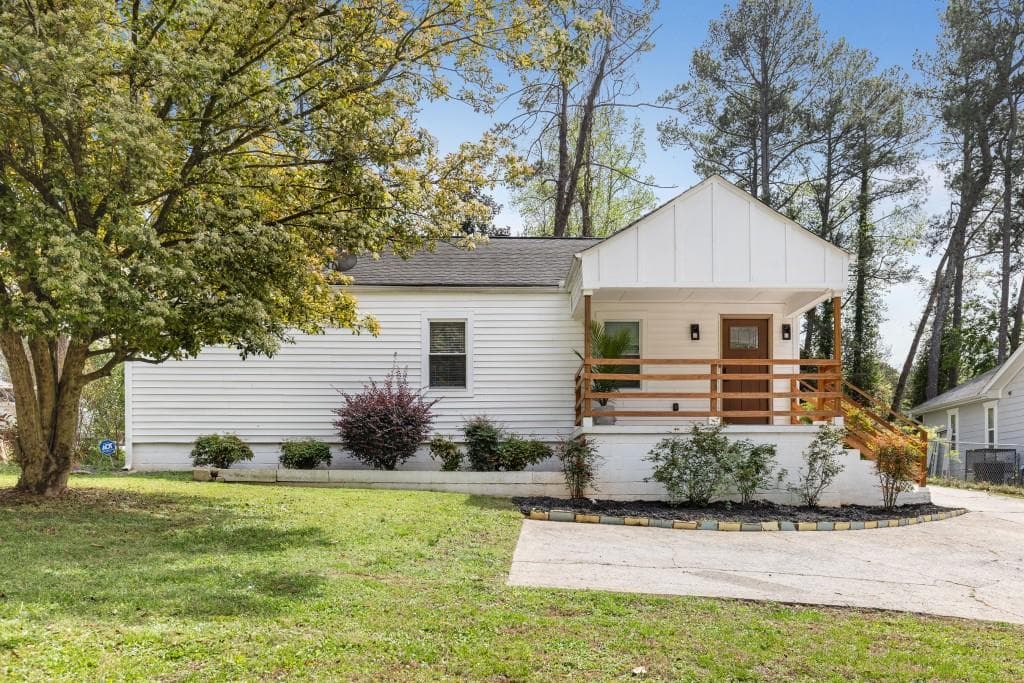 2 bedroom, 2 bathroom, 1,065 sq ft single family residence sold at 2007 Glenwood Avenue, Atlanta, GA 30316