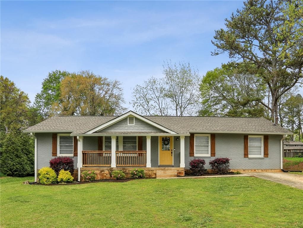 3 bedroom, 2 bathroom single family residence sold at 1865 Lochlomand Lane, Smyrna, GA 30080