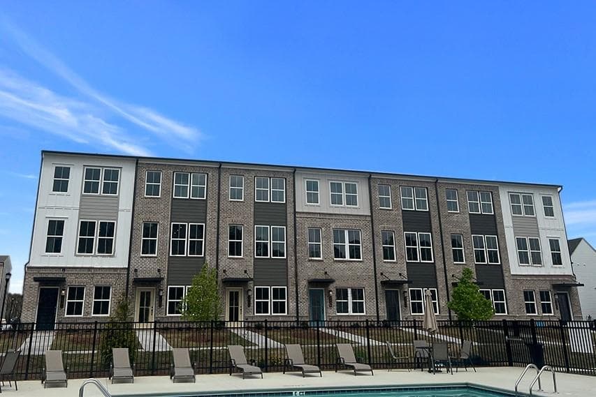2 bedroom, 4 bathroom townhouse sold at 2664 Brookview Lane, Atlanta, GA 30318