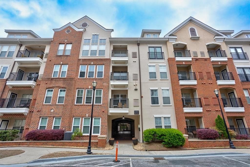 1 bedroom, 1 bathroom, 752 sq ft condominium sold at 1850 Cotillion Drive 2221, Atlanta, GA 30338