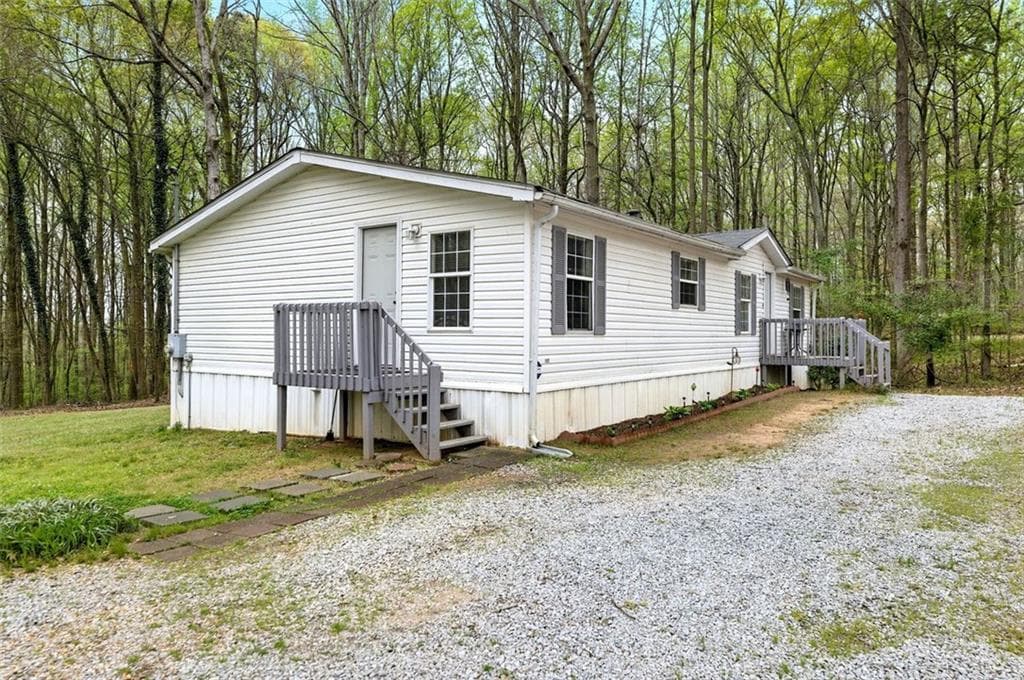 3 bedroom, 2 bathroom single family residence sold at 896 JEFFERSON RIVER Road, Jefferson, GA 30549