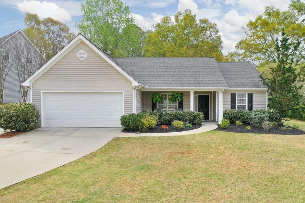 3 bedroom, 2 bathroom single family residence sold at 8795 Baycreek Lane, Gainesville, GA 30506