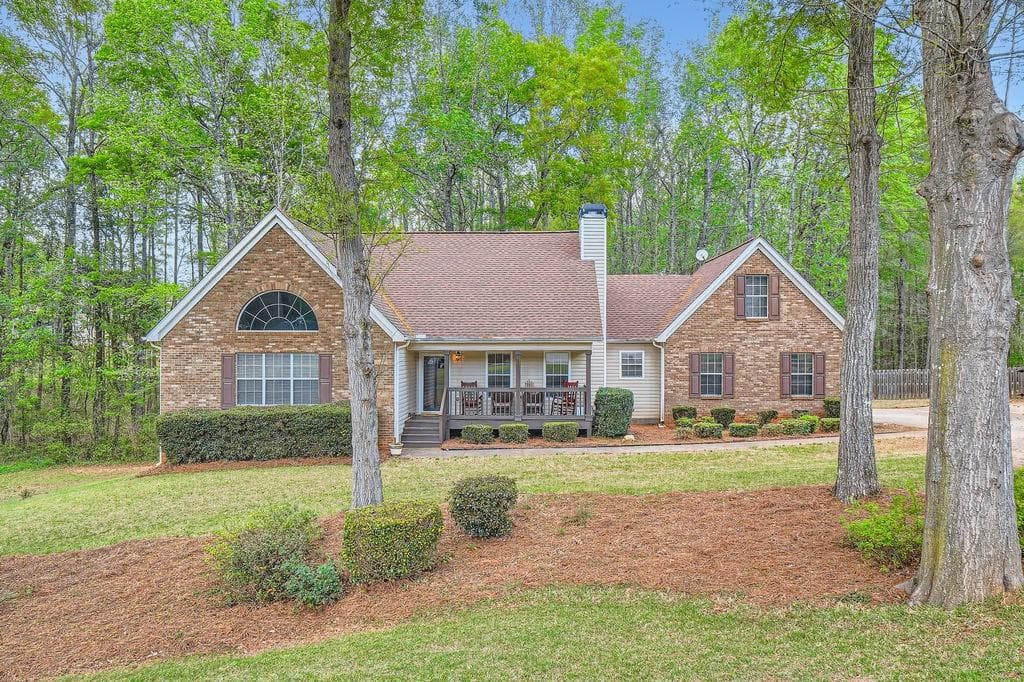 3 bedroom, 2 bathroom single family residence sold at 270 Albertas Court, Mcdonough, GA 30252