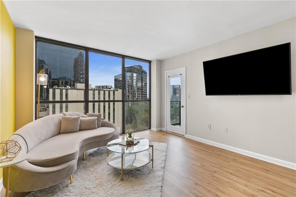 1 bedroom, 1 bathroom condominium sold at 1280 W Peachtree Street 1712, Atlanta, GA 30309