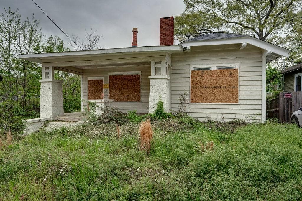 4 bedroom, 3 bathroom single family residence sold at 1366 Sylvan Road, Atlanta, GA 30310