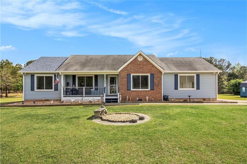 3 bedroom, 2 bathroom single family residence sold at 41 Twin Oaks Trail, Williamson, GA 30292