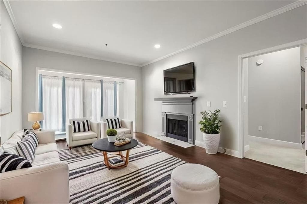 2 bedroom, 2 bathroom, 1,274 sq ft condominium sold at 2865 Lenox Road 410, Atlanta, GA 30324