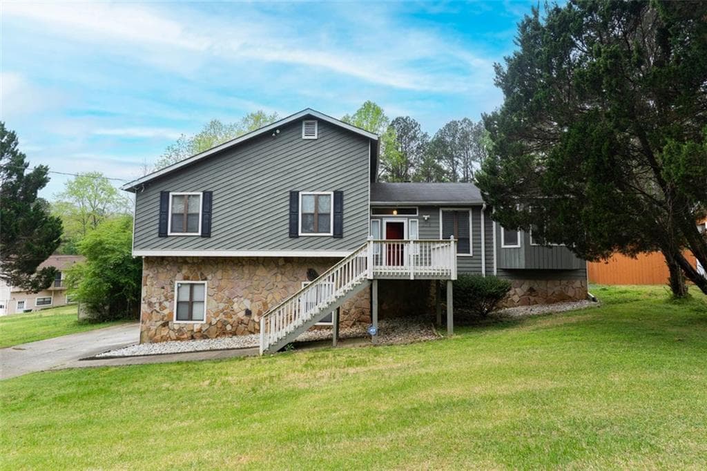 3 bedroom, 3 bathroom single family residence sold at 2015 BROOKSTONE Court, Lithia Springs, GA 30122