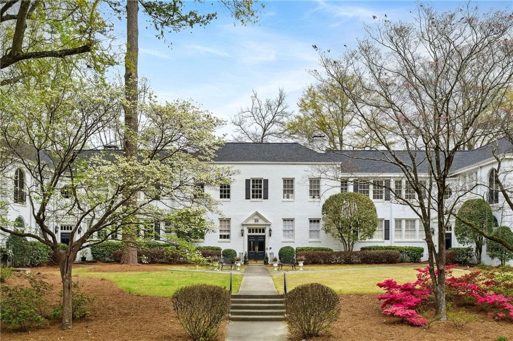 1 bedroom, 1 bathroom condominium sold at 21 Peachtree Memorial Drive 12, Atlanta, GA 30309