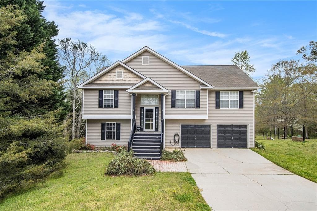 125 Bombay Lane, Grantville, GA 30223 — most recent listing photo