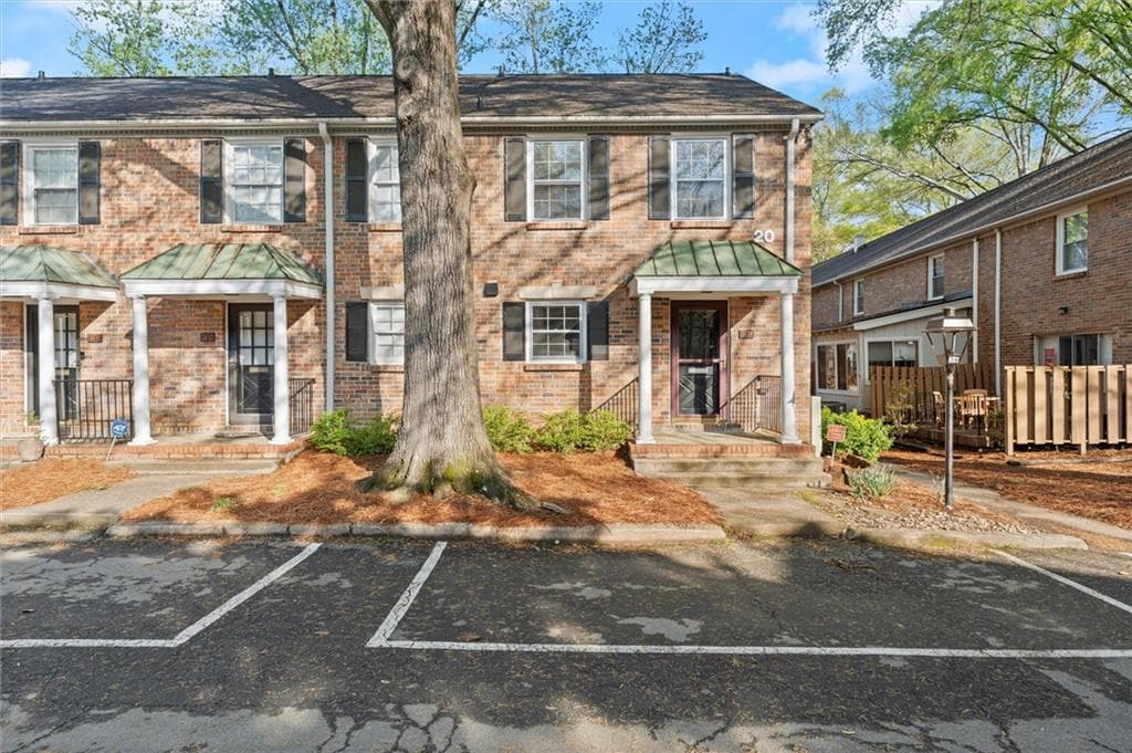 2 bedroom, 2 bathroom condominium sold at 6700 Roswell Road 20D, Sandy Springs, GA 30328
