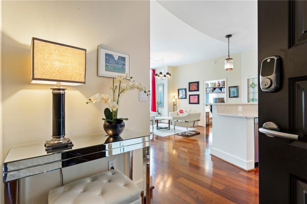 2 bedroom, 2 bathroom, 1,145 sq ft condominium sold at 1080 Peachtree Street 3213, Atlanta, GA 30309