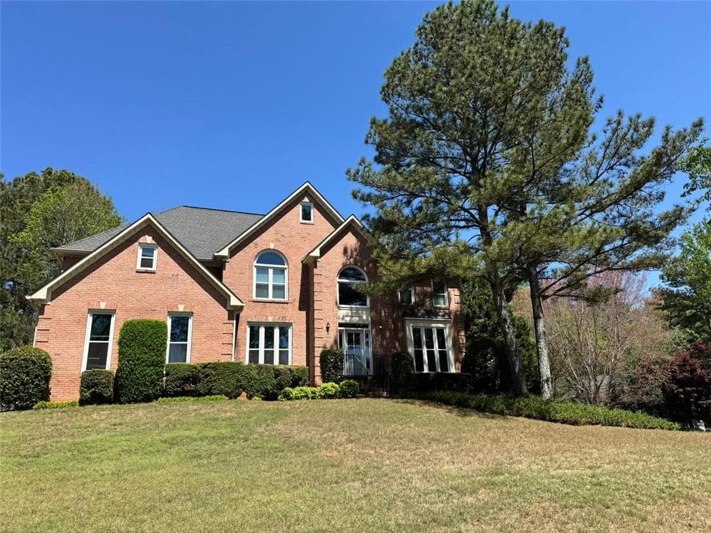 5 bedroom, 4 bathroom single family residence sold at 680 Estate Club Circle, Roswell, GA 30075