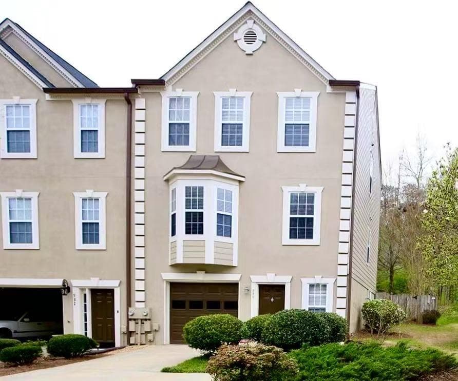 3 bedroom, 3 bathroom, 1,912 sq ft townhouse sold at 988 Vintage Pointe Drive, Lawrenceville, GA 30044