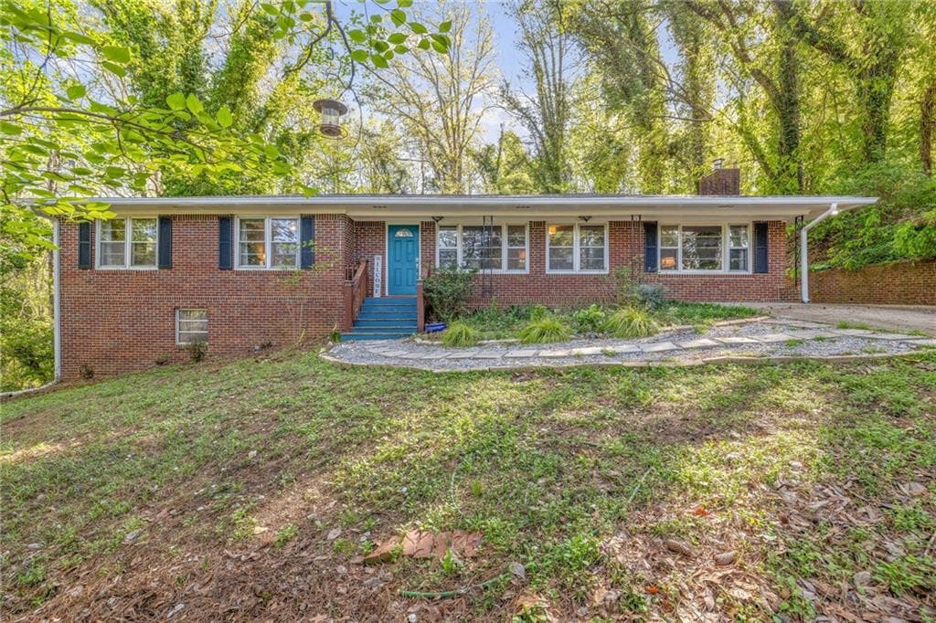 3 bedroom, 2 bathroom, 1,689 sq ft single family residence sold at 2140 Pine Tree Circle, Gainesville, GA 30501