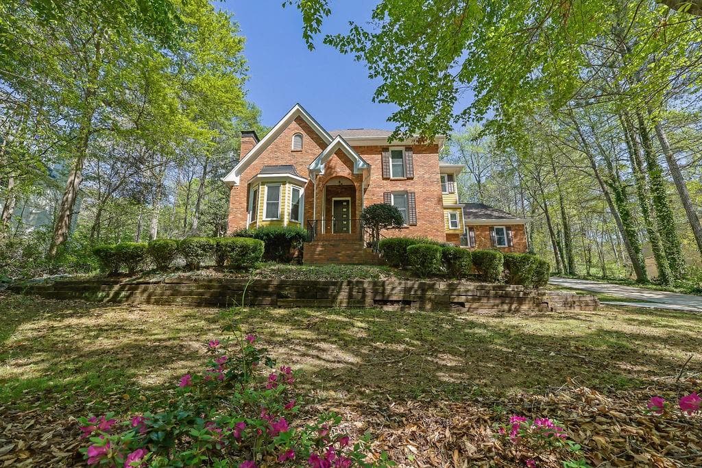 6 bedroom, 4 bathroom single family residence sold at 4650 Riversound Drive, Snellville, GA 30039