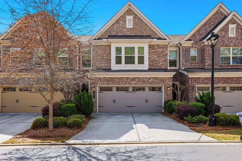 3 bedroom, 3 bathroom townhouse sold at 1427 Lanier Vista Drive, Sugar Hill, GA 30518