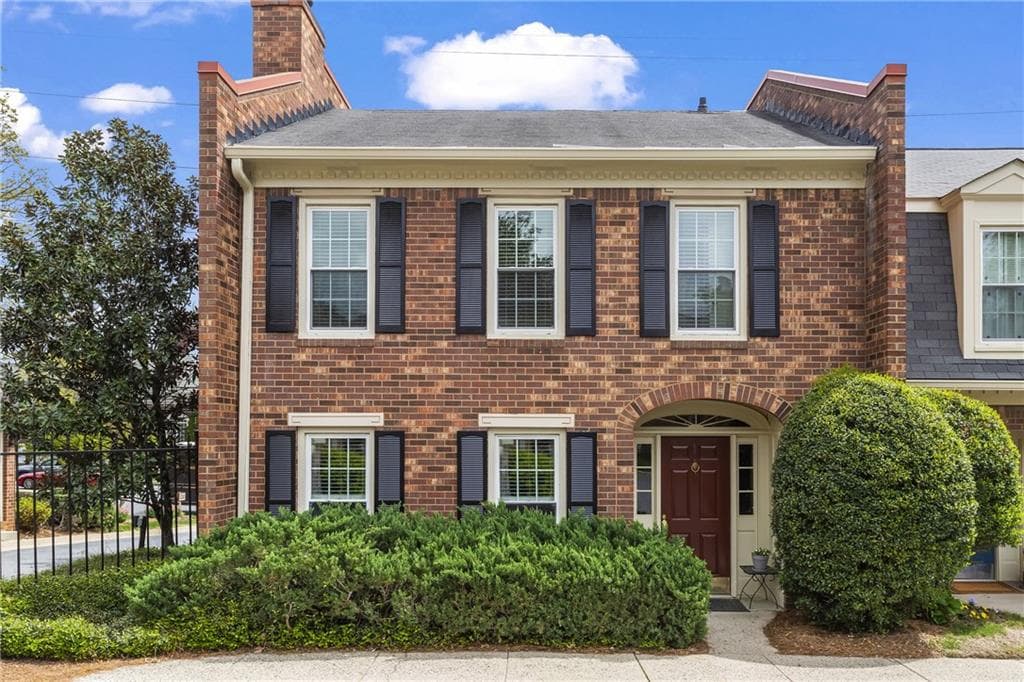 3 bedroom, 3 bathroom townhouse sold at 1 James River Place, Atlanta, GA 30342