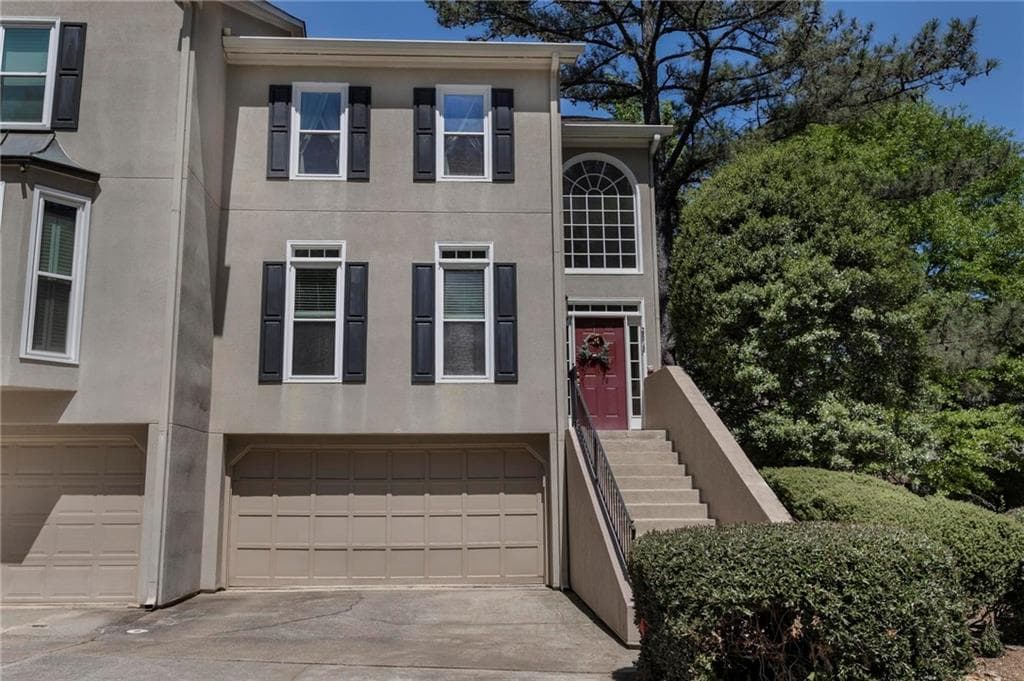 3 bedroom, 4 bathroom, 2,781 sq ft townhouse sold at 2518 Oakwood Way, Smyrna, GA 30080