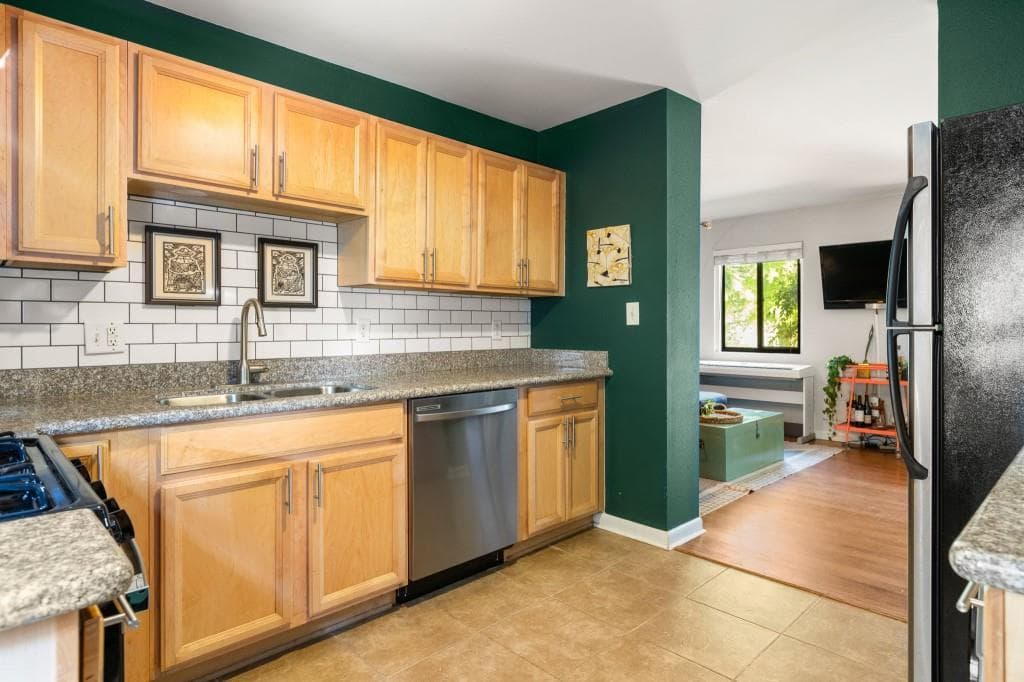 2 bedroom, 1 bathroom condominium sold at 1355 Euclid Avenue 15A, Atlanta, GA 30307