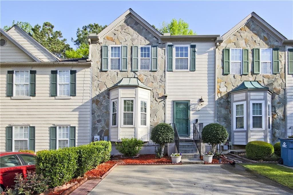 3 bedroom, 3 bathroom townhouse sold at 2557 Summit Cove Drive 128, Duluth, GA 30097
