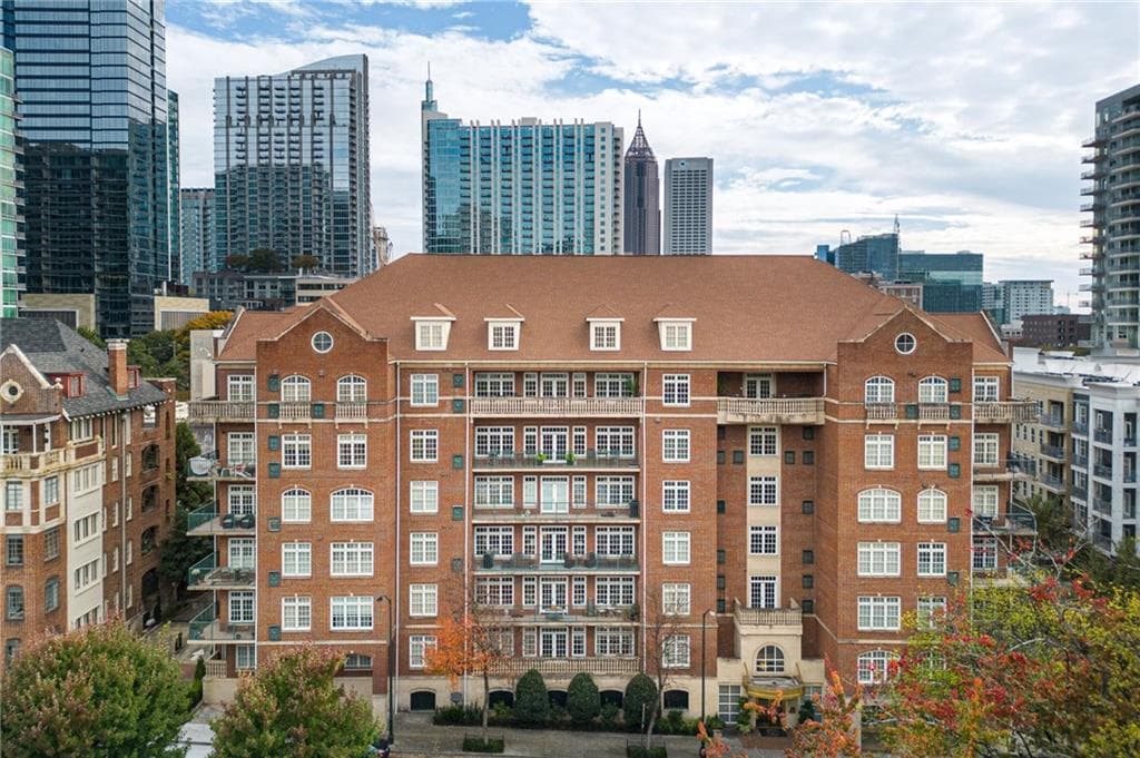 2 bedroom, 2 bathroom condominium sold at 77 PEACHTREE 507, Atlanta, GA 30309