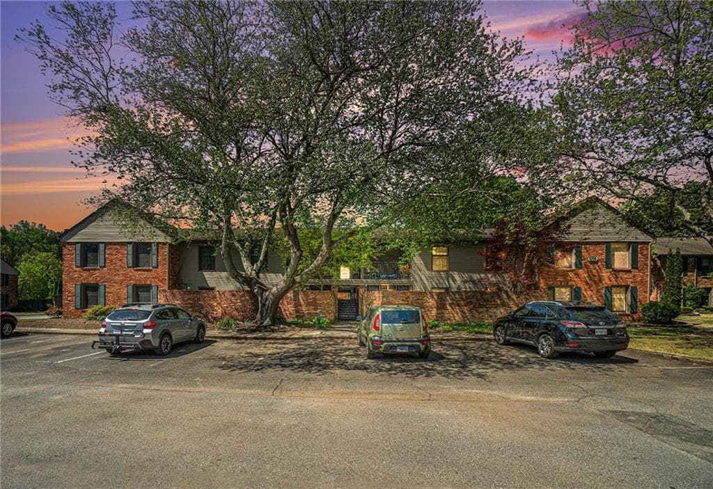 2 bedroom, 2 bathroom condominium sold at 3105 Colonial Way F, Atlanta, GA 30341