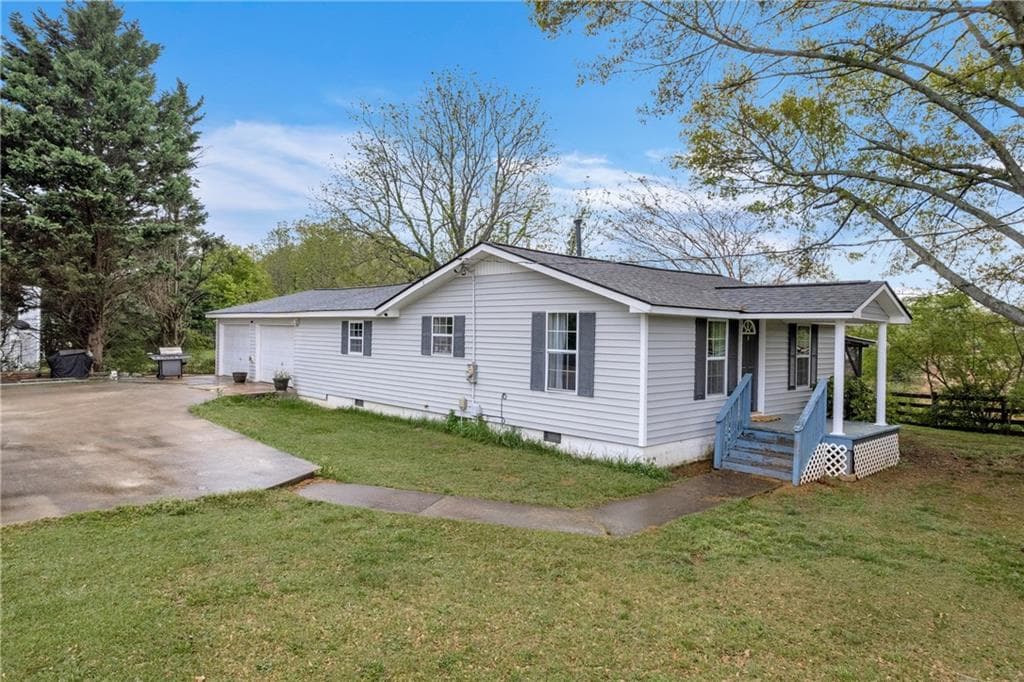 3 bedroom, 2 bathroom, 1,176 sq ft single family residence sold at 7310 Pea Ridge Place, Gainesville, GA 30506