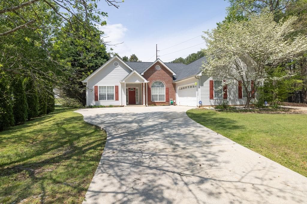 3 bedroom, 2 bathroom single family residence sold at 1635 Round Road, Grayson, GA 30017