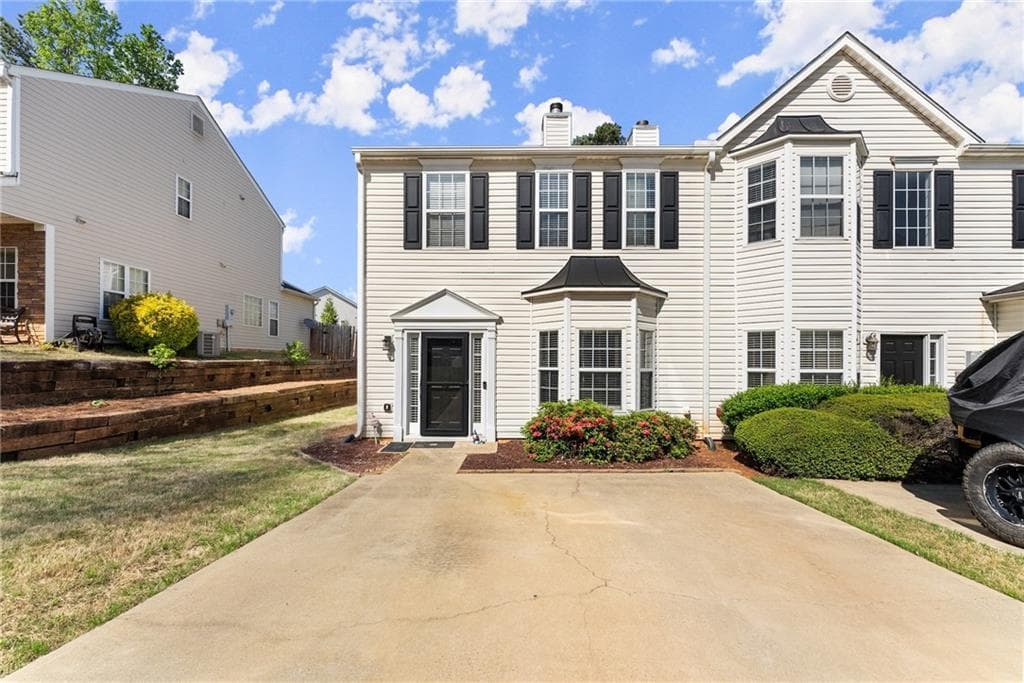 2 bedroom, 3 bathroom townhouse sold at 4647 Crawford Oaks Drive, Oakwood, GA 30566