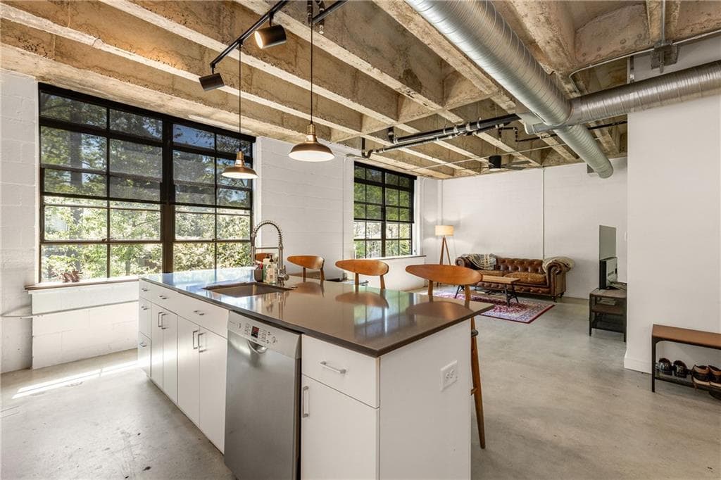 1 bedroom, 1 bathroom, 898 sq ft condominium sold at 1065 United Avenue 208, Atlanta, GA 30316